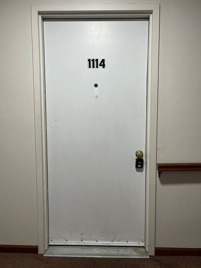 Foto del edificio - 1110 Columbus Cir N