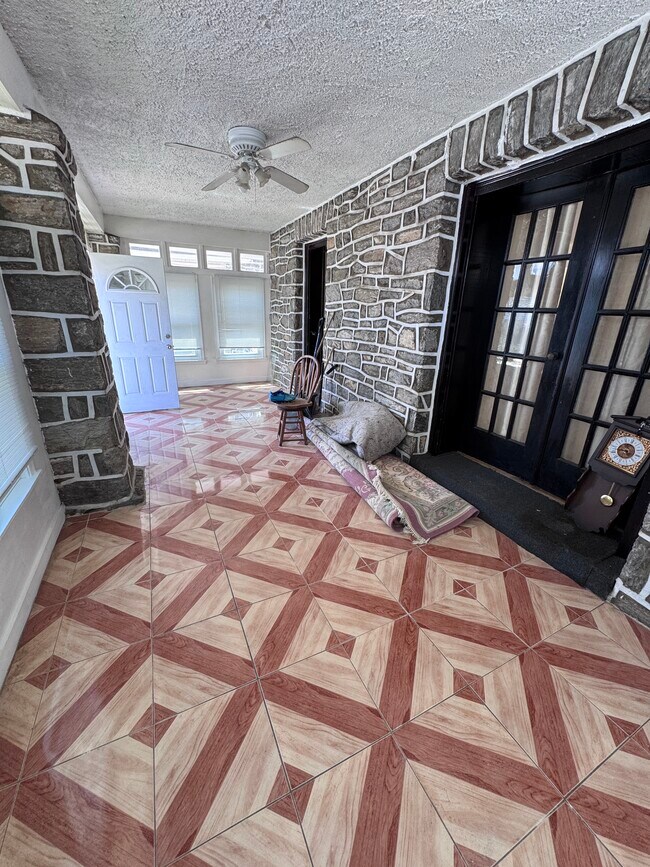 Espacio del porche - 24 Overhill Rd