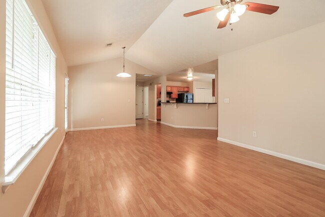 Foto del edificio - 2669 Lake Park Bend