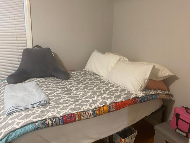 Foto del edificio - 1715 Fort Park Blvd