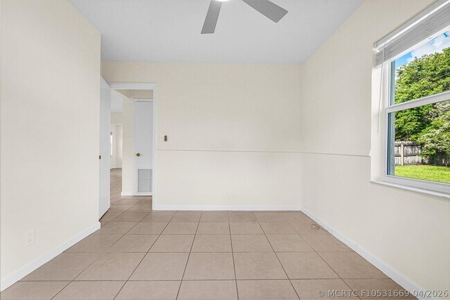 Foto del edificio - 261 NE 45th St
