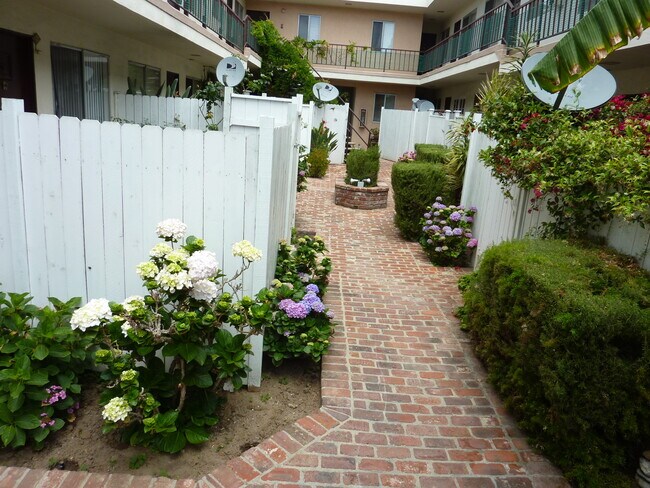 Common Area - 1560 S Saltair Ave