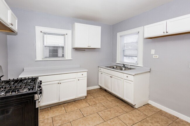 Foto del edificio - 1561 E 204th St