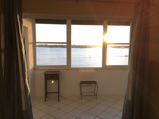 Lanai Space/2nd Bedroom - 4750 Cove Cir