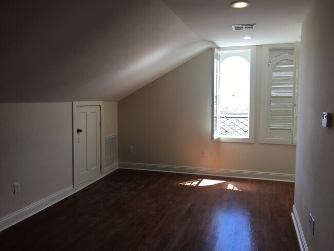 Living room - 1436 Josephine St