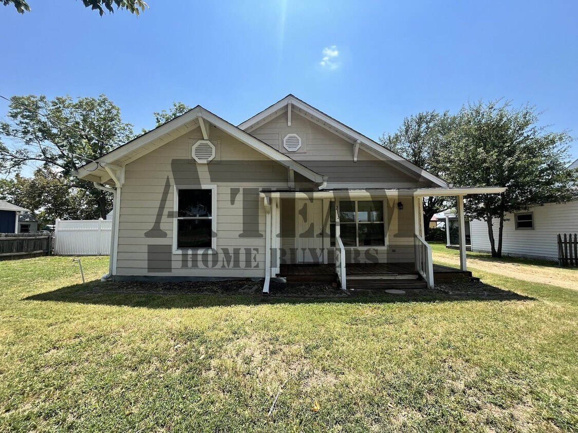 Primary Photo - Modern 4 Bedroom 2 Bathroom home for rent!