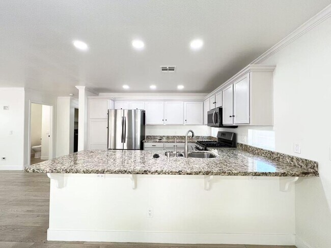 Foto del edificio - Beautifully maintained two-story home