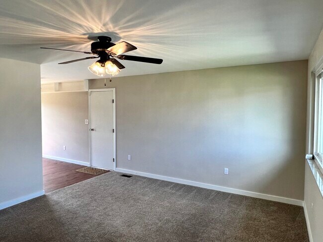 Building Photo - 396 Alta Pl