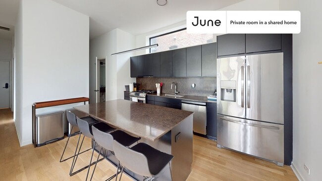 Building Photo - Private bedroom in 4 bed/3.5 bath Home