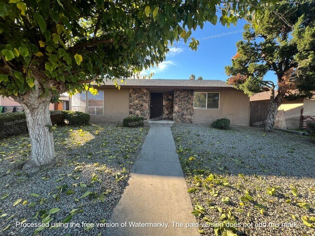 Building Photo - Nice Home For Rent - Duplex with private yard