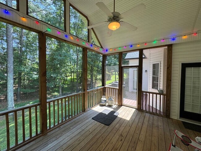 Foto del edificio - Charming 3-Bedroom Retreat in Wake Forest