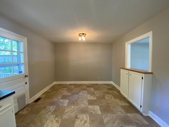 Foto del edificio - 1011 Brownlea Dr