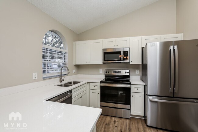 Foto del edificio - 1729 Chatham Cir