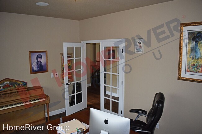 Building Photo - 4 br, 3.5 bath House - 6125 Leon Young Drive