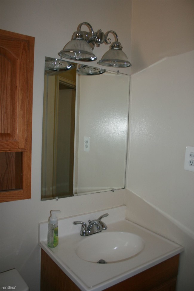 Building Photo - 2 br, 1 bath Condo - Brownstones Condominiums