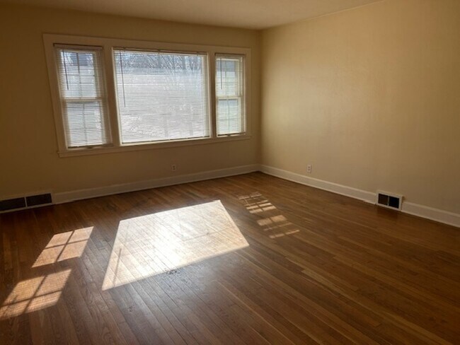 Living Room - 801 Perennial Dr