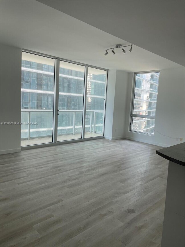 Building Photo - 300 S Biscayne Blvd