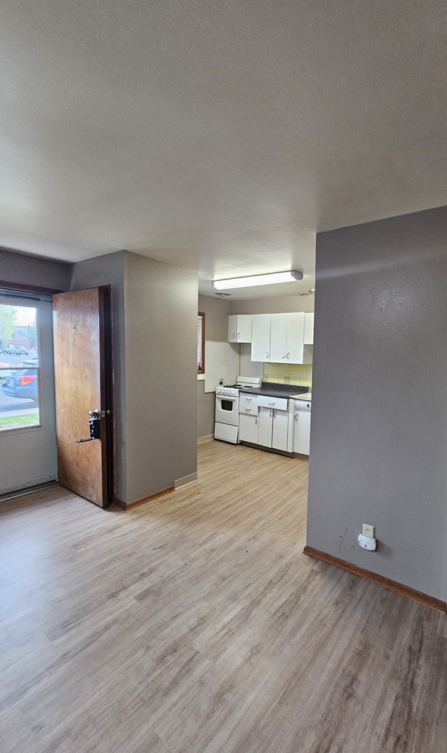 Foto del edificio - Great 2 Bedroom Apartment just Blocks from Eastern