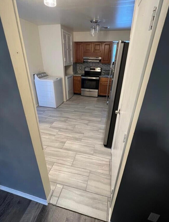 Foto del edificio - 1317 W Tanners Creek Dr