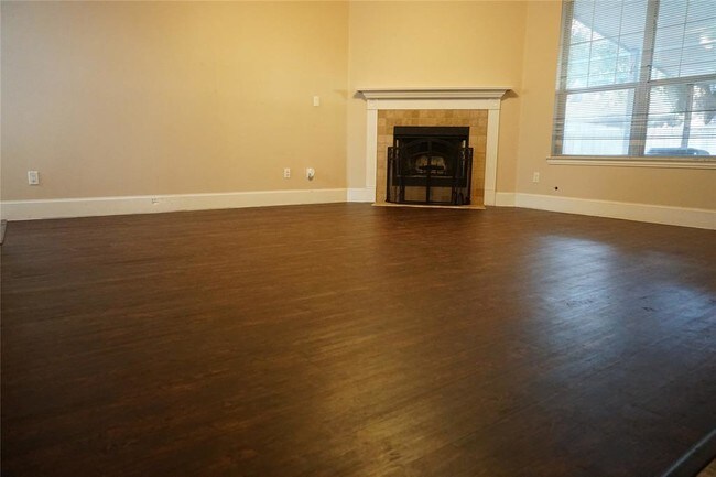 Building Photo - 913 Spring Valley Plaza