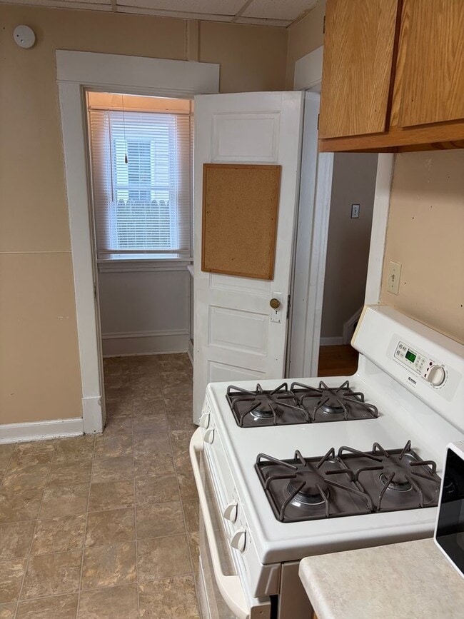 Building Photo - 516 Oak St