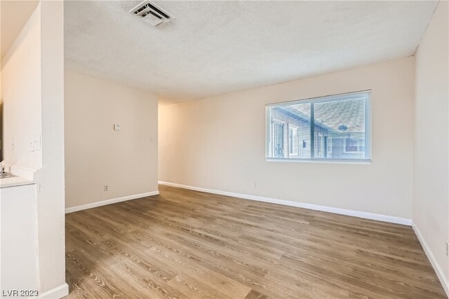 Building Photo - 2505 Cedar Ave