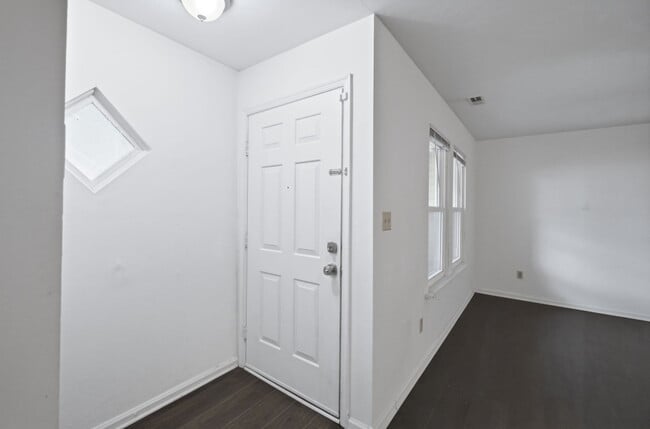 Building Photo - 5208 Richard Rd