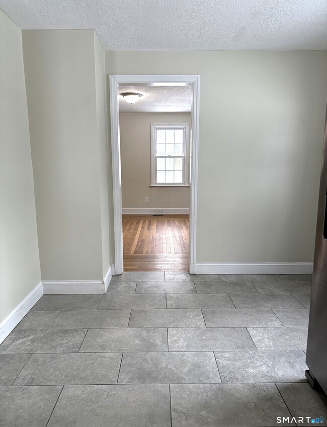 Building Photo - 172 Laurel St