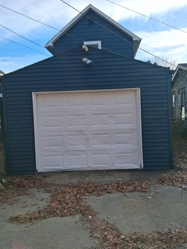 Building Photo - 1008 Kenilworth Ave