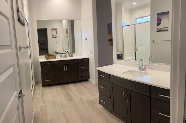 Foto del edificio - 9329 W Sells Dr