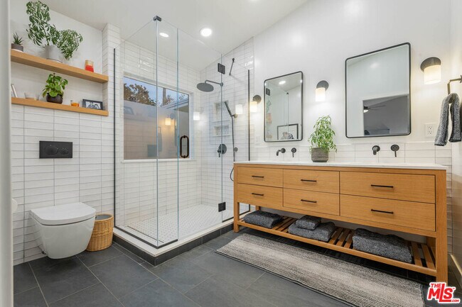 Foto del edificio - 1220 Dincara Rd