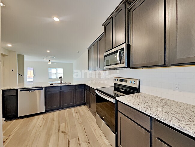 Building Photo - 216 Foster Ln