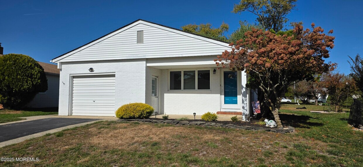 Primary Photo - 90 Rodhos St