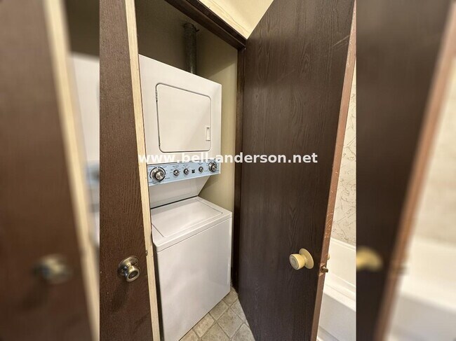 Foto del edificio - Cozy 1 Bedroom Condo Available For Immediate Move In