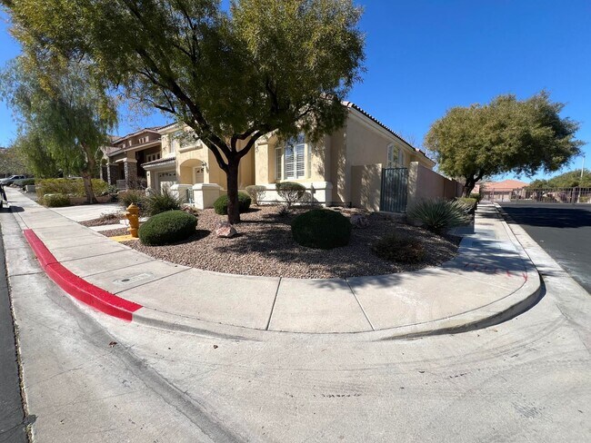Building Photo - Beautiful pool home in GV Ranch