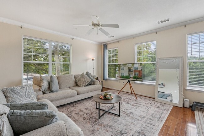 Building Photo - Stylish 3-Level Condo with Garage in Prime...