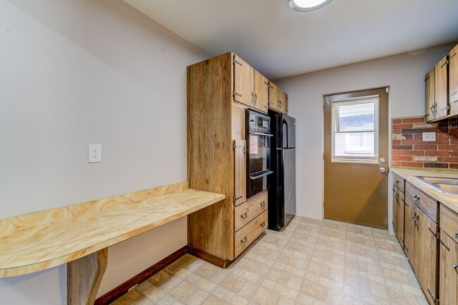 Building Photo - (354) 3937-39 Jane