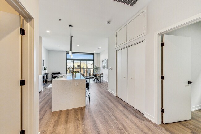 Foto del edificio - 3431 N Ashland Ave