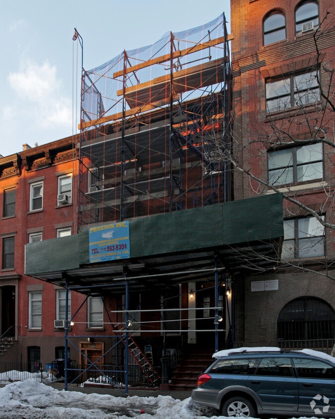 Building Photo - 441 W 44th St