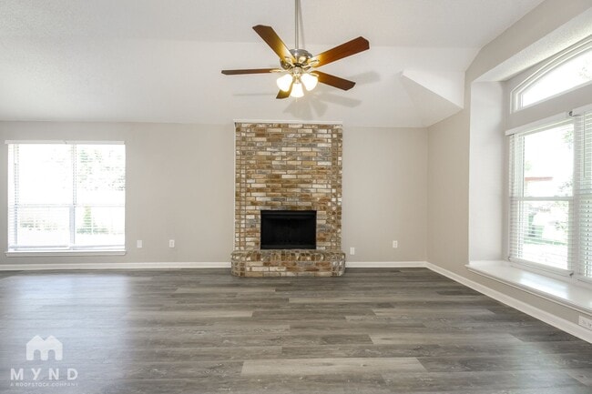 Building Photo - 5211 Livermore Dr