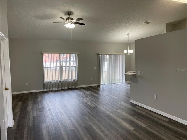 Foto del edificio - 5422 Harmony Ln