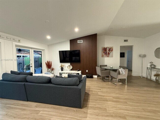 Foto del edificio - 1040 NW 127th Pl