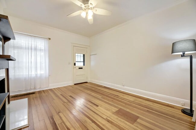 Building Photo - Remodeled Row Home in one of Denver's most desirable neighborhoods of Wash Park!