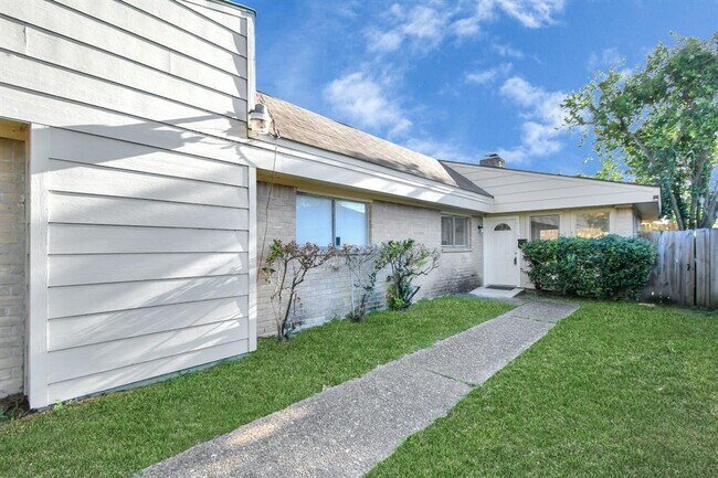 Building Photo - 7113 S Gessner Rd