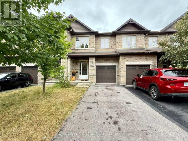 Building Photo - 1029 Ottenbrite Cres