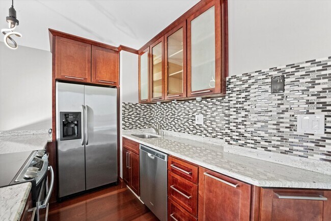 Building Photo - 1660 N La Salle Dr