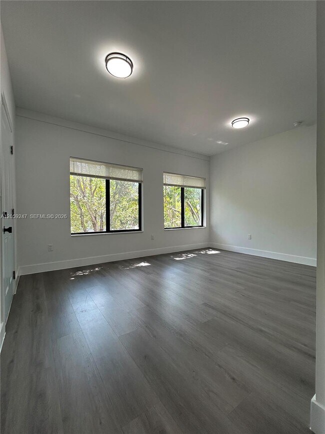 Foto del edificio - 638 SW 21st Ave