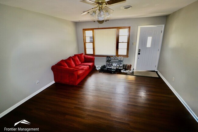 Foto del edificio - Beautiful 4 Bedroom Home Near Bill Snyder Stadium!