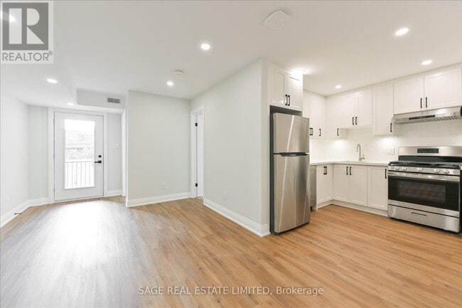 Building Photo - 22 Lansdowne Ave