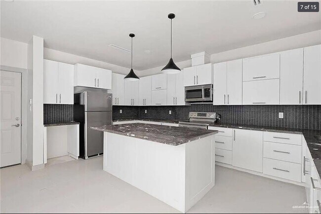 Building Photo - 508 Cottonwood Ave